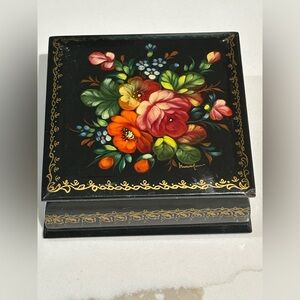 Vintage Palekh Russian Floral Flowers Lacquer Box Signed by BELOKOPITOVA